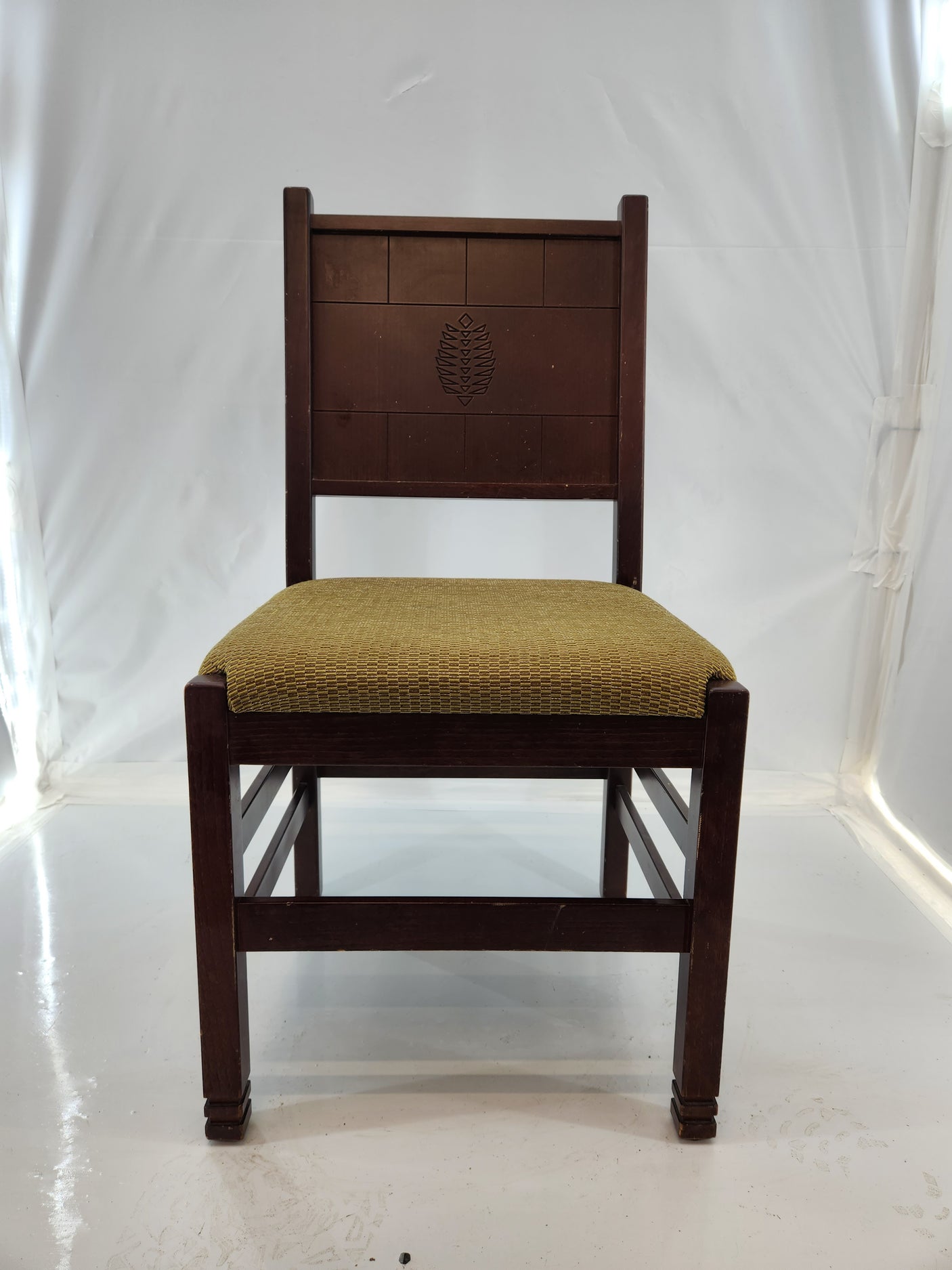 Chaise ancienne en bois massif avec assise tressée – 9,5 kg - Très bon état