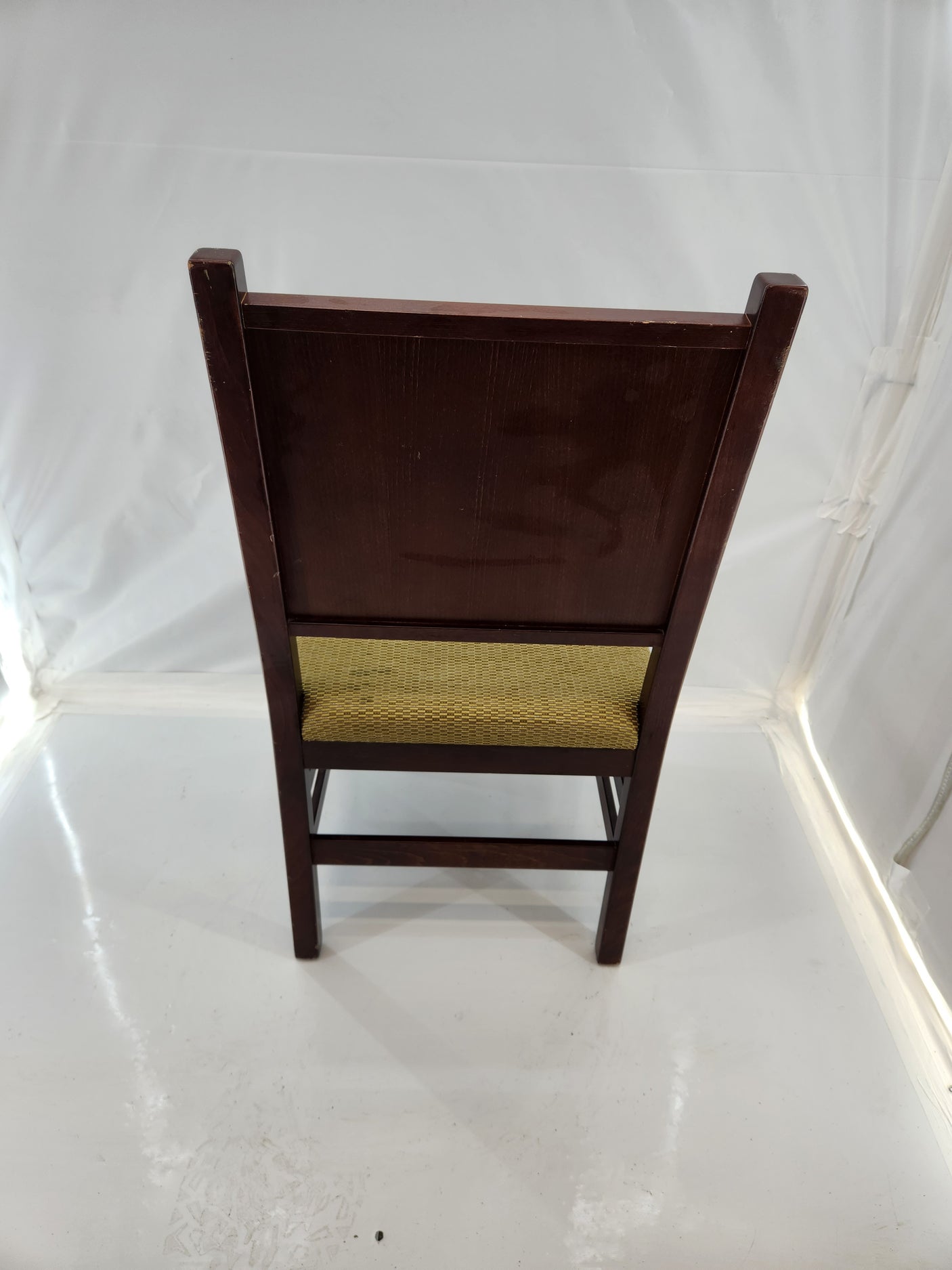 Chaise ancienne en bois massif avec assise tressée – 9,5 kg - Très bon état